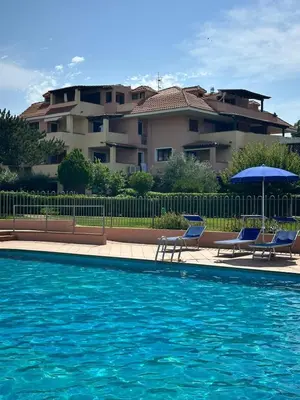 Piscina di Centro Servizi Marinella o nelle vicinanze