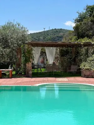 Piscina di Trasicca B&B o nelle vicinanze