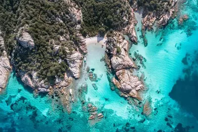 Paesaggio naturale nelle vicinanze della villa