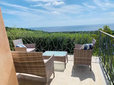 Paesaggio naturale nelle vicinanze della villa