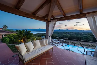Paesaggio naturale nelle vicinanze della villa