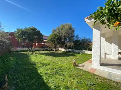 Giardino di Appartamento Residenziale Trilocale 4 posti letto via Loiri