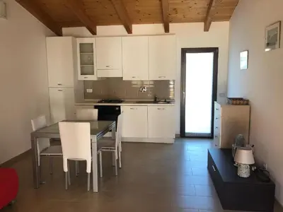 Cucina o angolo cottura di Trilocale con cortile