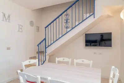 TV o dispositivi per l'intrattenimento presso Appartamento Residenziale Trilocale 4 posti letto via Oristano