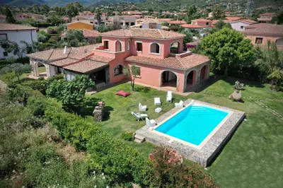 Piscina di Villa Cedrino o nelle vicinanze