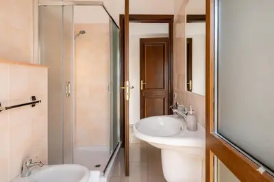Bagno di Dimoras 3BR City Center Terrace & Parking