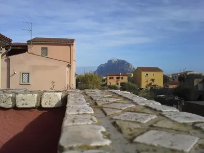 Vista generica sulle montagne o vista sulle montagne dall'interno dell'appartamento