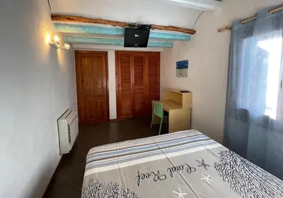 Letto o letti in una camera di SAN TEODORO PUNTA EST AMPIO TRILOCALE VISTA MARe