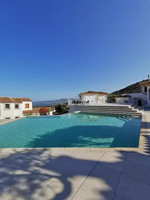 Piscina di Residence Chiaro di Luna o nelle vicinanze