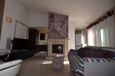 TV o dispositivi per l'intrattenimento presso Villetta con giardino in contesto riservato non lontana dal mare BEL01