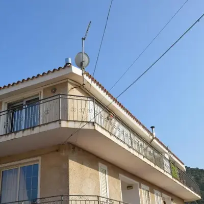 Villetta con giardino in contesto riservato non lontana dal mare BEL01