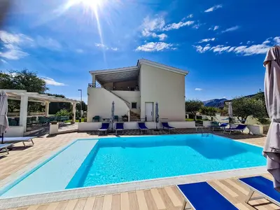 Piscina di Affittacamere Bellavista Posada o nelle vicinanze