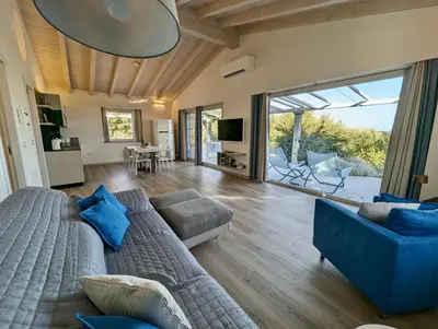 TV o dispositivi per l'intrattenimento presso Luxury Stunning Seaview Villa by SardiniaGem