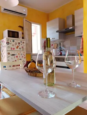 Cucina o angolo cottura di Casa vacanze Wally a Posada, Sardegna