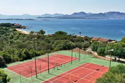 Attività di tennis o squash presso l'appartamento o nelle vicinanze