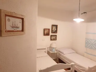 Letto o letti in una camera di Capo Figari 9, Appartamento spazioso nel centro di Golfo Aranci con terrazza, Wi-Fi, parcheggio gratuito