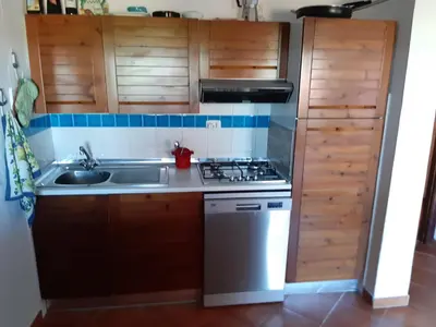 Cucina o angolo cottura di SA MARINA- 200 METRI DAL MARE VISTA SU TAVOLARA!!!