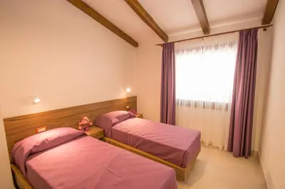 Letto o letti in una camera di Ginepro (Villa Capelvenere)