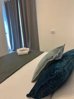 Letto o letti in una camera di Garden House - B&B near Bus Stop to Beaches & Airport