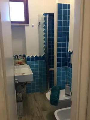 Bagno di Villa Vera trifamigliare con ingresso diretto 20 mt al mare clima wi-fi bbq