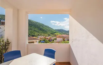 Vista generica sulle montagne o vista sulle montagne dall'interno dell'appartamento
