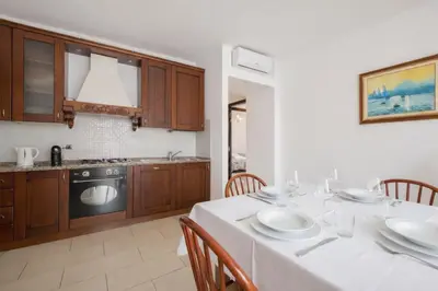 Cucina o angolo cottura di Dimoras 3BR City Center Balcony & Parking SF
