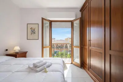 Letto o letti in una camera di Dimoras 3BR City Center Balcony & Parking SF