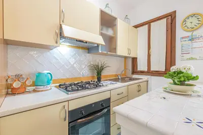 Cucina o angolo cottura di Blue&Green House With Shared Pool - Happy Rentals