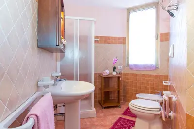 Bagno di Appartamenti in Villa con ampio giardino esterno