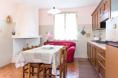 Cucina o angolo cottura di Appartamenti in Villa con ampio giardino esterno