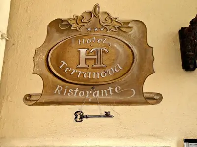Certificato, attestato, insegna o altro documento esposto da Hotel Terranova