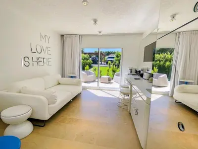 Area soggiorno di Holiday Home House Boat Small by Interhome