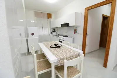 Cucina o angolo cottura di casa per vacanze vicino al mare