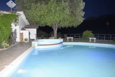 Piscina di Locanda Jannas o nelle vicinanze