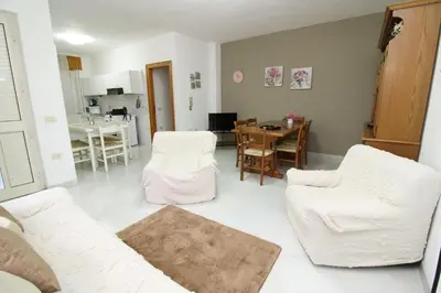 Area soggiorno di Holiday House Camelia 600 meters from the beach