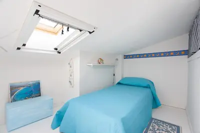 Letto o letti in una camera di Porto Coda Cavallo Beach House a 300 mt dal mare, con terrazza panoramica