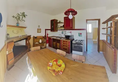 Cucina o angolo cottura di Cosy home with private parking by the sea