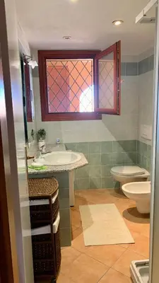 Bagno di Casa Sofia vista porto