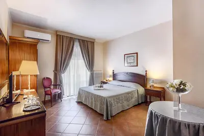 Letto o letti in una camera di Colonna Palace Hotel Mediterraneo