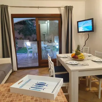 TV o dispositivi per l'intrattenimento presso Insardinia House trilocale a 200mt dalla spiaggia