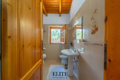 Bagno di Magnifica villa immersa nella natura con spa privata a due passi dal mare