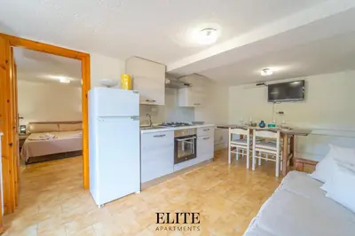 Cucina o angolo cottura di Magnifica villa immersa nella natura con spa privata a due passi dal mare