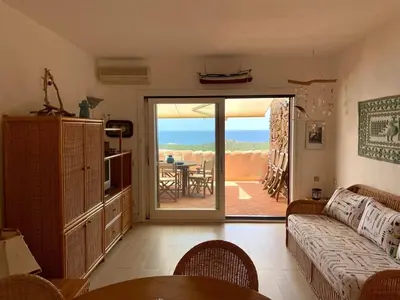 Vista generica sul mare o vista sul mare dall'interno dell'appartamento