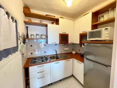Cucina o angolo cottura di SAN TEODORO PUNTA EST STUPENDO TRILOCALE VISTA MARE