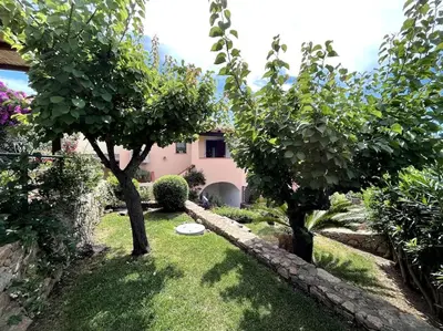 Giardino di Casa Souad, a cheerful and charming beach view 2 bedroom house and free parking