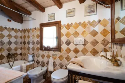 Bagno di Antica Caresi B&B