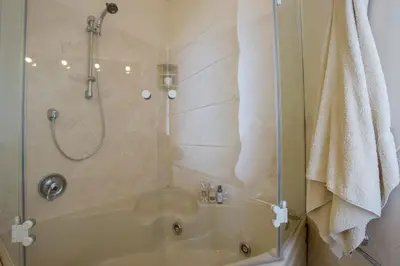 Bagno di Sunny rooftop loft with gorgeous views of Olbia