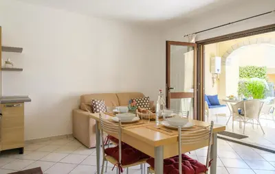 Area soggiorno di Gorgeous Apartment In Porto San Paolo