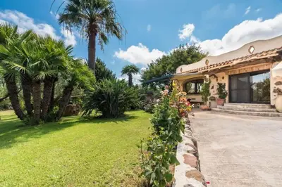 Giardino di villa con immenso giardino