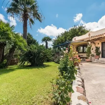 villa con immenso giardino